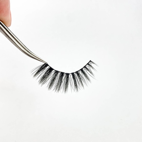 Tina T Bold Glam Volume Instagram False Eyelashes - Picture 12 of 13